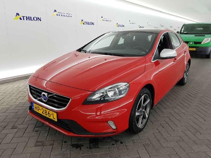 VOLVO V40 2015 yv1mv7431g2290265