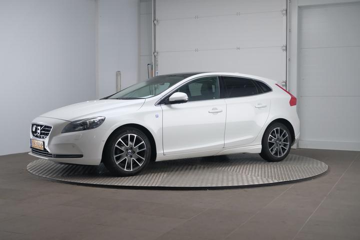 VOLVO V40 2015 yv1mv7431g2291547