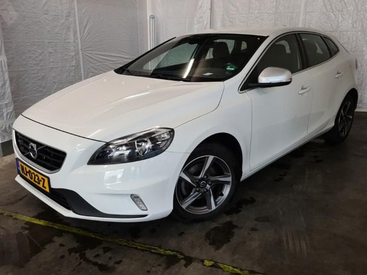 VOLVO V40 2015 yv1mv7431g2292977