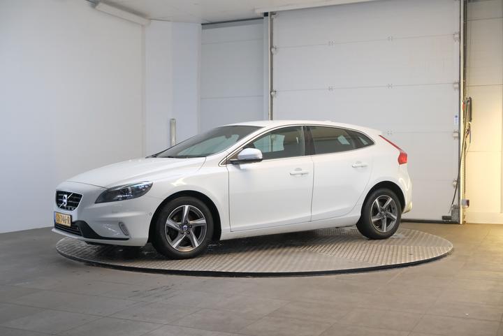 VOLVO V40 2015 yv1mv7431g2296631