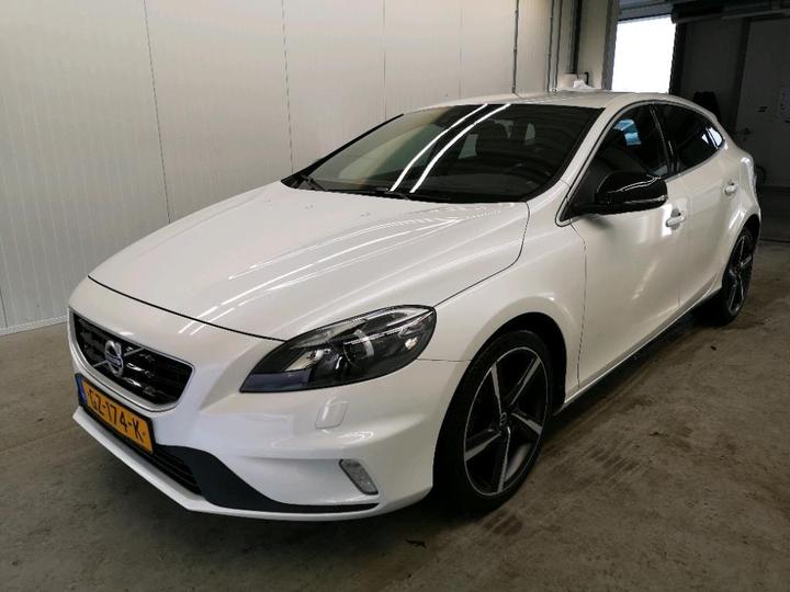 VOLVO V40 2015 yv1mv7431g2296650