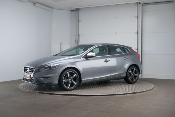 VOLVO V40 2015 yv1mv7431g2297886