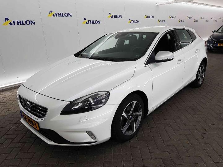 VOLVO V40 2015 yv1mv7431g2299424