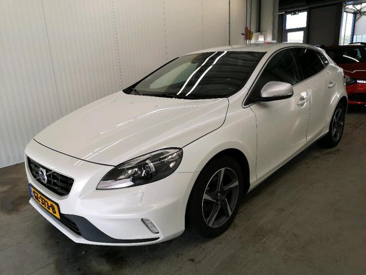 VOLVO V40 2015 yv1mv7431g2299433