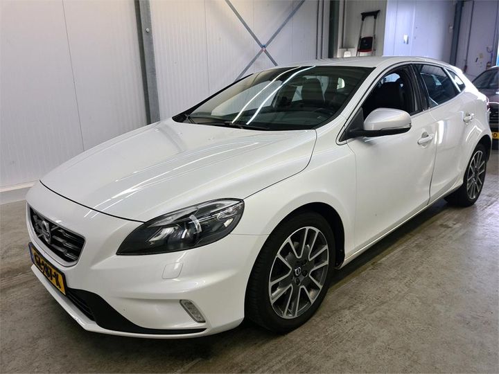 VOLVO V40 2015 yv1mv7431g2299702