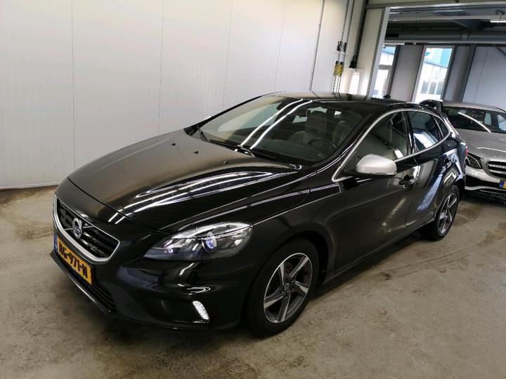 VOLVO V40 2015 yv1mv7431g2300077