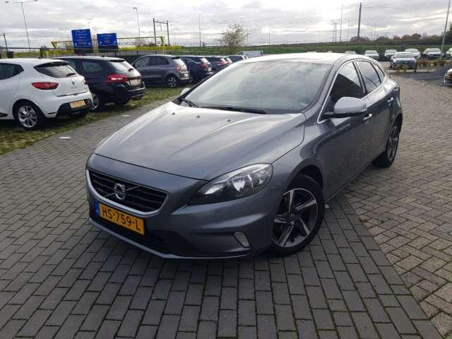 VOLVO V40 2015 yv1mv7431g2300406