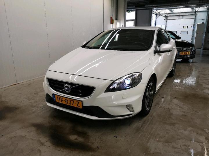 VOLVO V40 2015 yv1mv7431g2301112