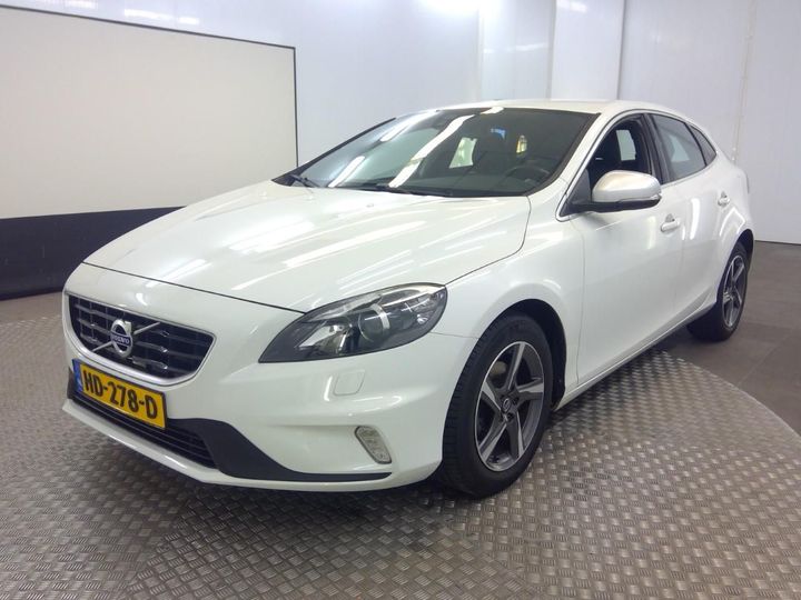 VOLVO V40 2015 yv1mv7431g2301444