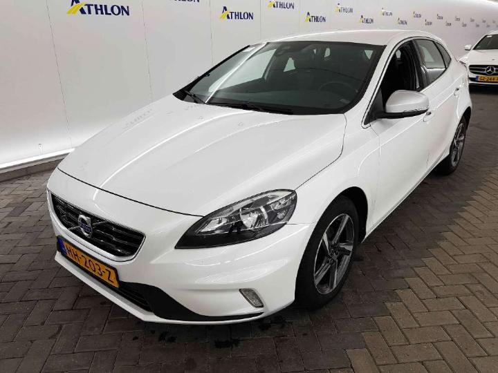 VOLVO V40 2015 yv1mv7431g2301611