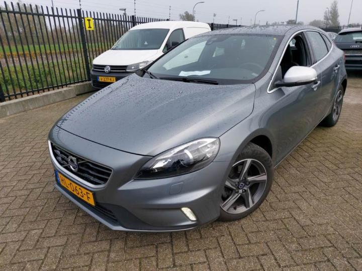 VOLVO V40 2015 yv1mv7431g2302602