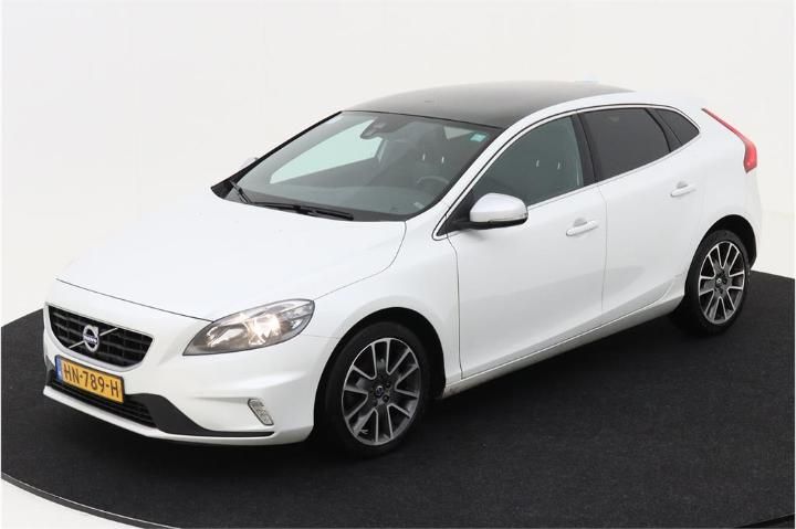 VOLVO V40 2015 yv1mv7431g2302832