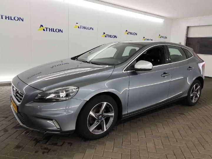 VOLVO V40 2016 yv1mv7431g2303126