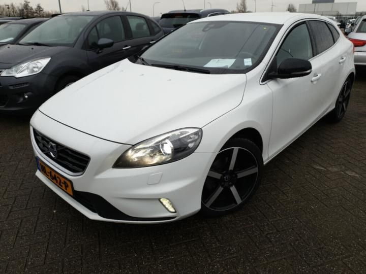 VOLVO V40 2015 yv1mv7431g2303414