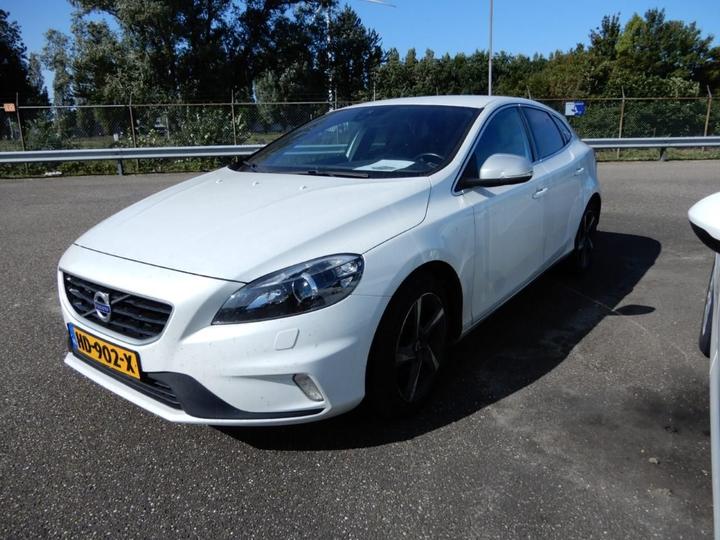 VOLVO V40 2015 yv1mv7431g2303437