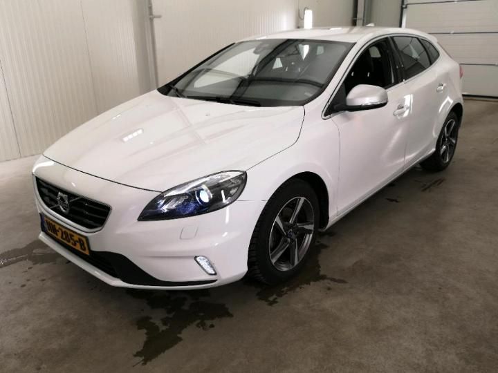 VOLVO V40 2015 yv1mv7431g2303592