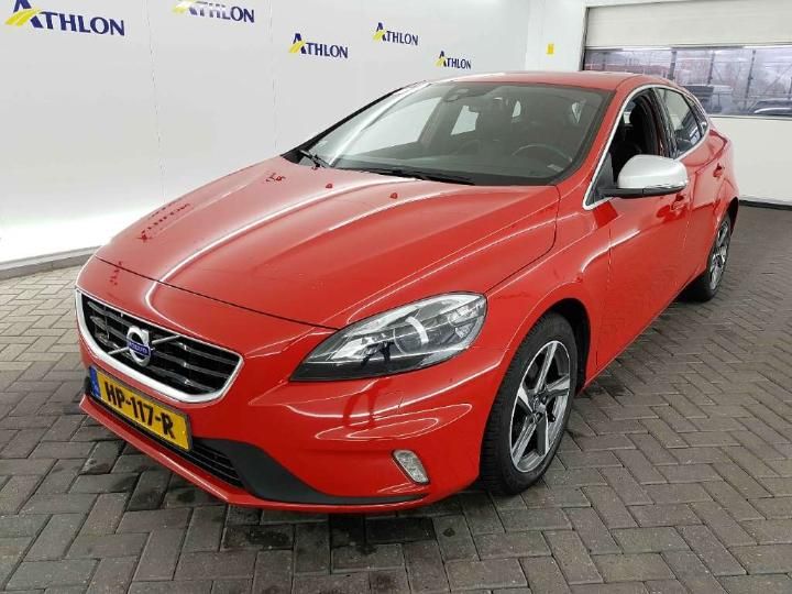 VOLVO V40 2015 yv1mv7431g2303596