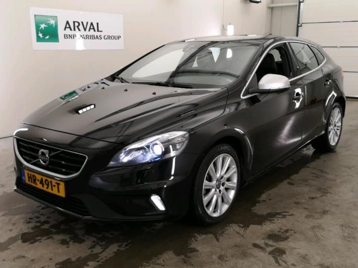 VOLVO V40 2015 yv1mv7431g2303675