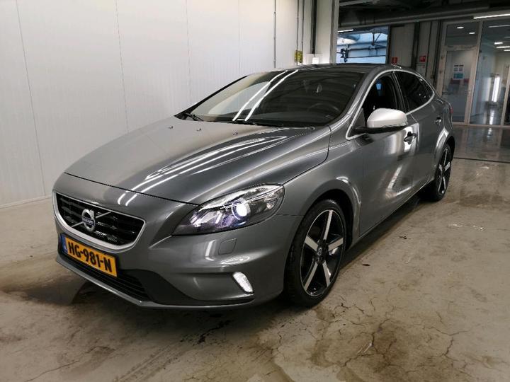 VOLVO V40 2015 yv1mv7431g2303884