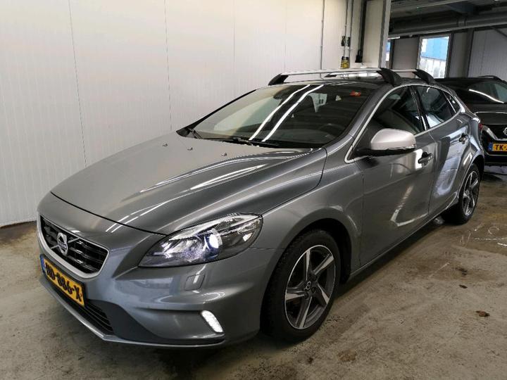 VOLVO V40 2015 yv1mv7431g2303900