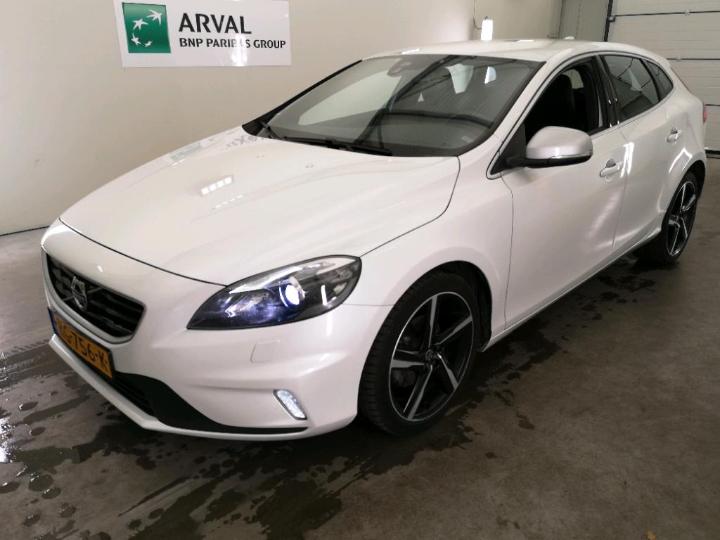 VOLVO V40 2015 yv1mv7431g2303950