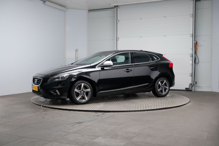 VOLVO V40 2015 yv1mv7431g2304065