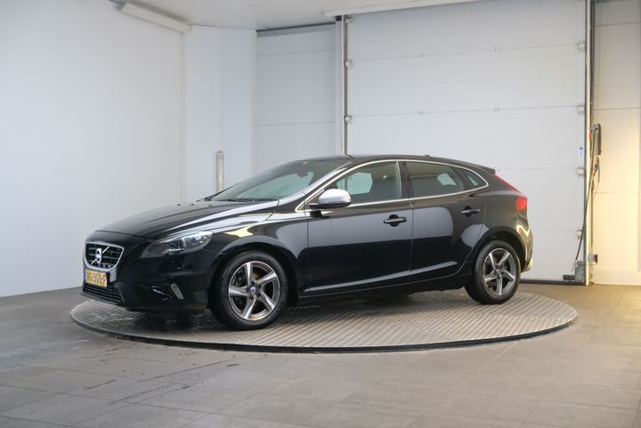 VOLVO V40 2015 yv1mv7431g2304374