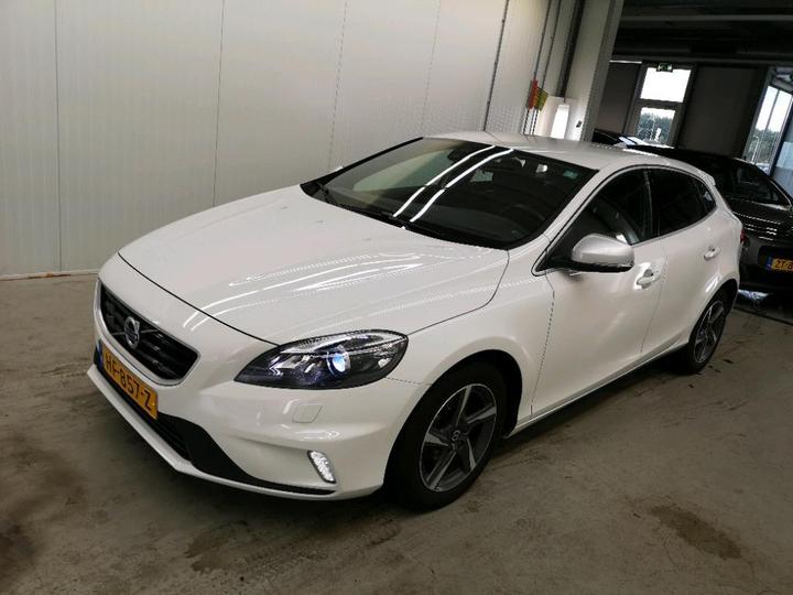 VOLVO V40 2015 yv1mv7431g2304565