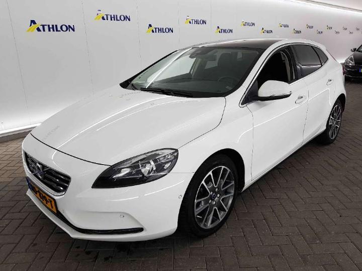 VOLVO V40 2015 yv1mv7431g2304616