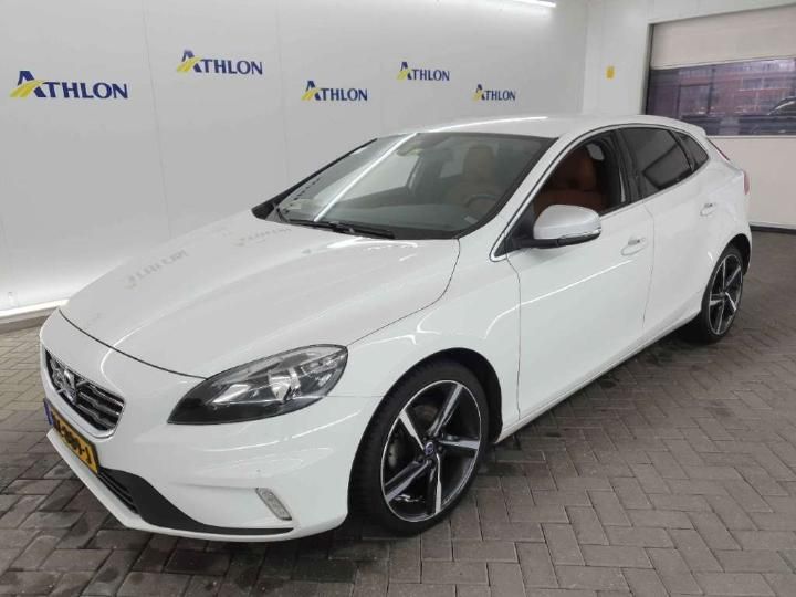 VOLVO V40 2016 yv1mv7431g2304946