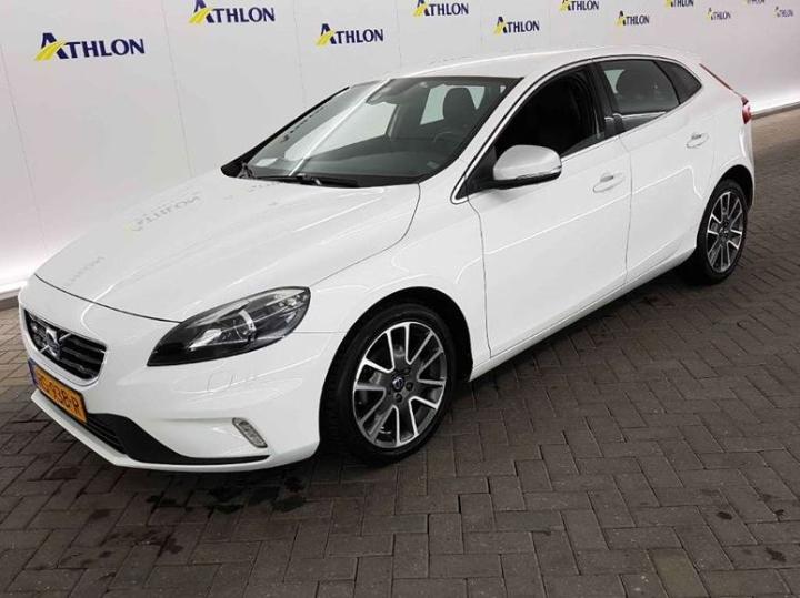 VOLVO V40 2015 yv1mv7431g2305292