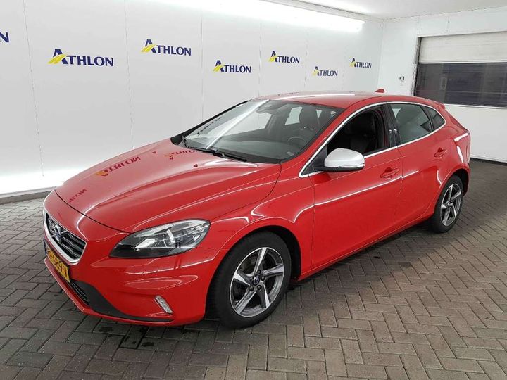 VOLVO V40 2015 yv1mv7431g2305421