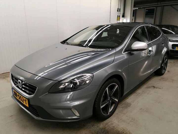 VOLVO V40 2015 yv1mv7431g2305550