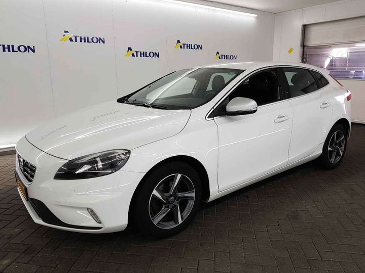 VOLVO V40 2015 yv1mv7431g2305824