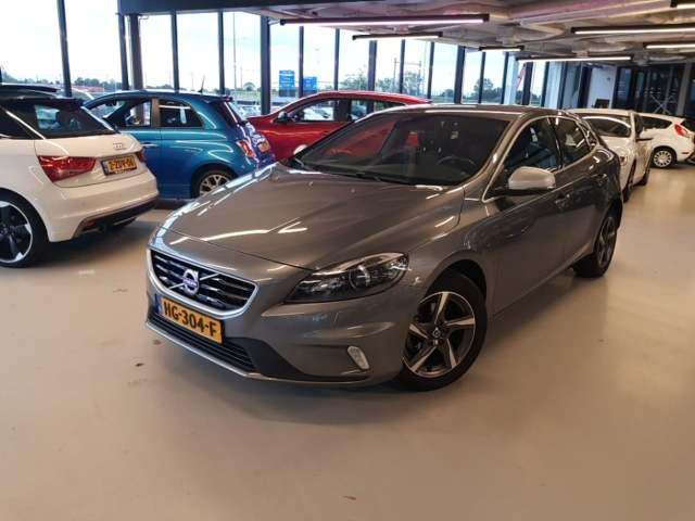 VOLVO V40 2015 yv1mv7431g2305880