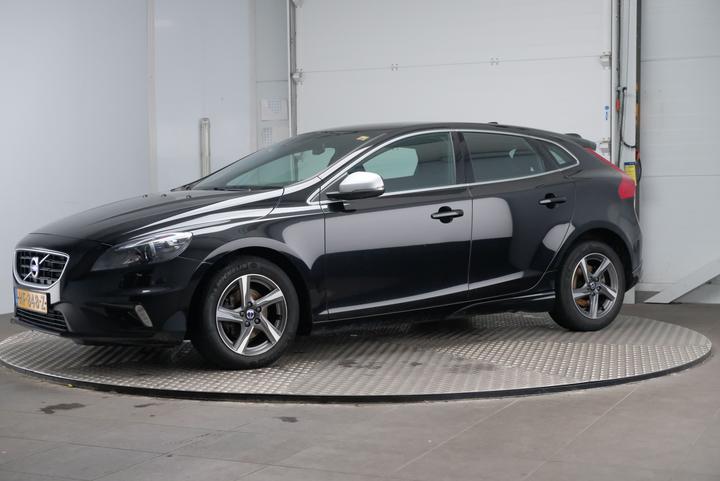 VOLVO V40 2015 yv1mv7431g2305890