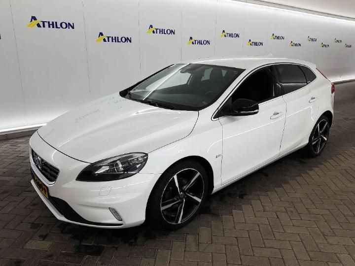 VOLVO V40 2015 yv1mv7431g2305894