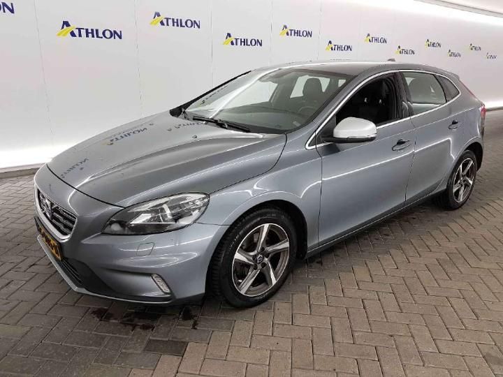 VOLVO V40 2015 yv1mv7431g2305916