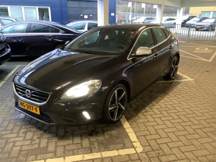 VOLVO V40 2015 yv1mv7431g2305955