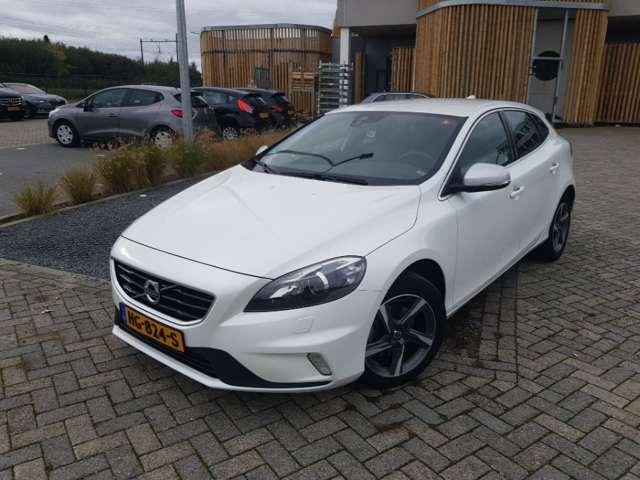 VOLVO V40 2015 yv1mv7431g2306010