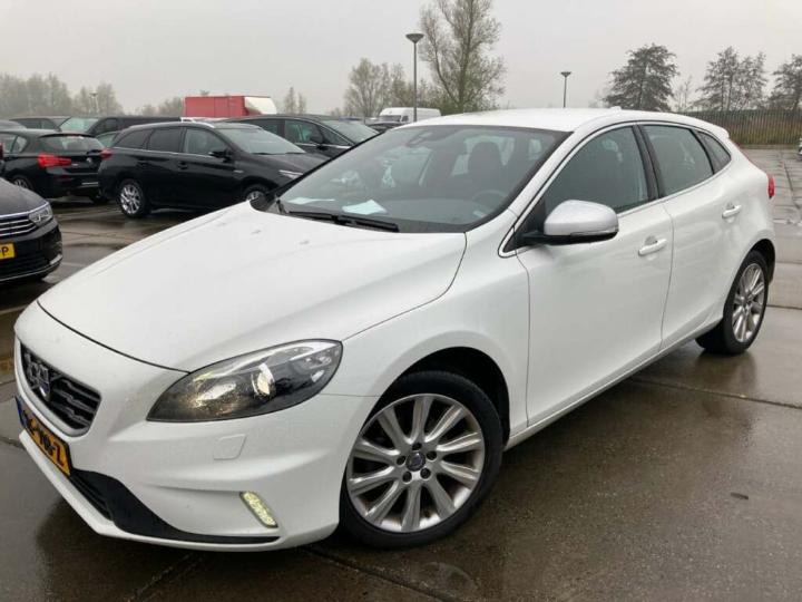 VOLVO V40 2015 yv1mv7431g2307270