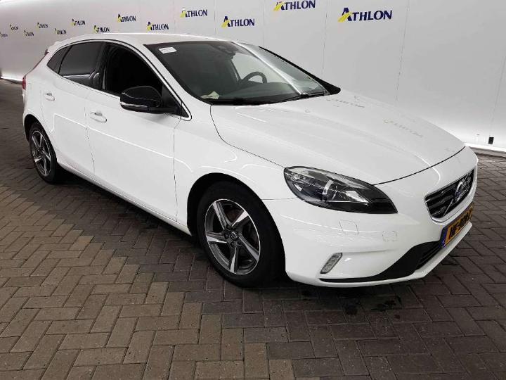 VOLVO V40 2015 yv1mv7431g2307372