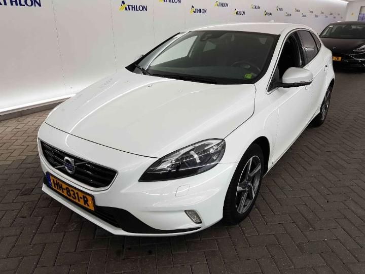 VOLVO V40 2015 yv1mv7431g2307436