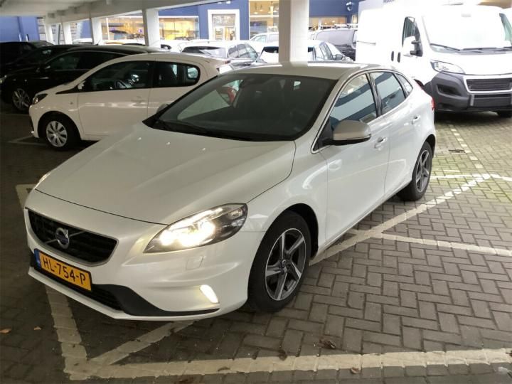 VOLVO V40 2015 yv1mv7431g2307645