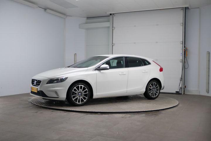 VOLVO V40 2015 yv1mv7431g2307804