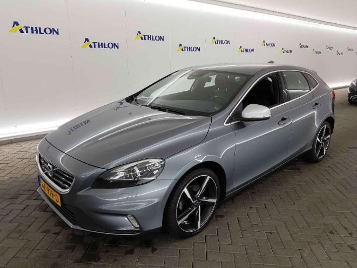 VOLVO V40 2016 yv1mv7431g2308752