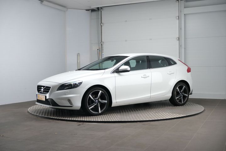 VOLVO V40 2015 yv1mv7431g2309083