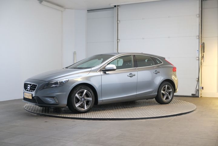 VOLVO V40 2015 yv1mv7431g2309533