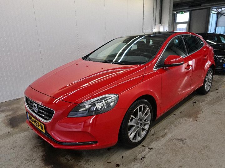 VOLVO V40 2015 yv1mv7431g2310139