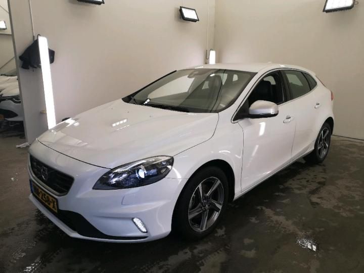 VOLVO V40 2015 yv1mv7431g2310439